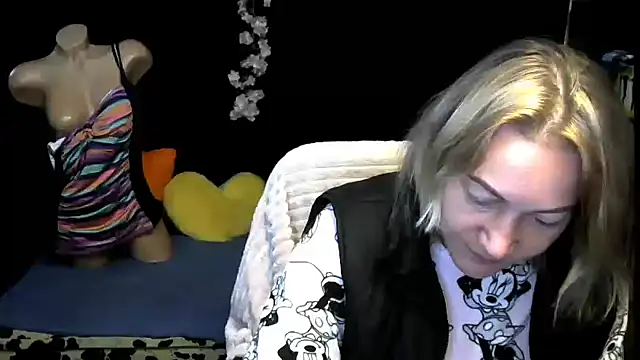 Snapshot of wLESLYMOSw chatting on November 3, 7:20 am wLESLYMOSw online show from November 3, 7:20 am