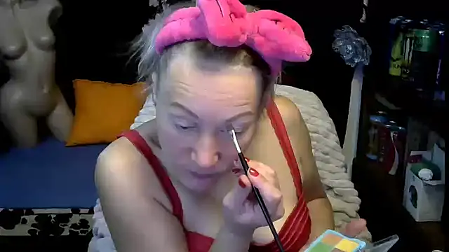 Snapshot of wLESLYMOSw chatting on November 6, 8:15 am wLESLYMOSw online show from November 6, 8:15 am