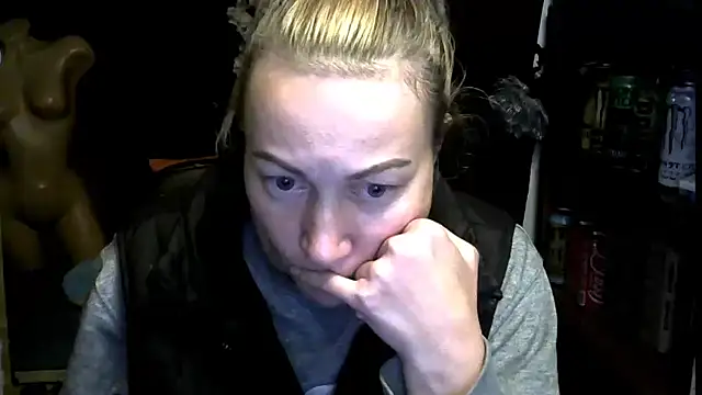 Snapshot of wLESLYMOSw chatting on November 18, 9:58 am wLESLYMOSw online show from November 18, 9:58 am