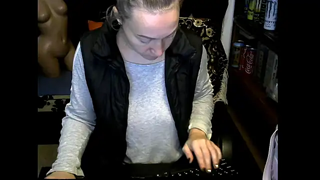 Snapshot of wLESLYMOSw chatting on December 2, 9:03 am wLESLYMOSw online show from December 2, 9:03 am