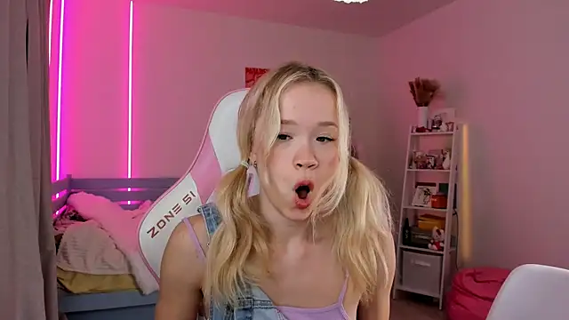 Lily Young online show from October 17, 4:26 am