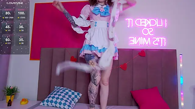 Snapshot of lessysweety chatting on March 6, 1:27 am lessysweety online show from March 6, 1:27 am