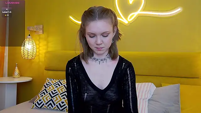 Snapshot of lessysweety chatting on October 16, 3:18 am lessysweety online show from October 16, 3:18 am