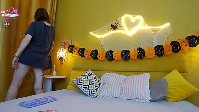 lessysweety online show from October 23, 2:22 am