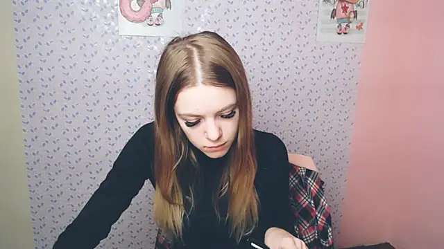 Snapshot of AliceFlirtt_ chatting on December 18, 2:06 pm AliceFlirtt online show from December 18, 2:06 pm