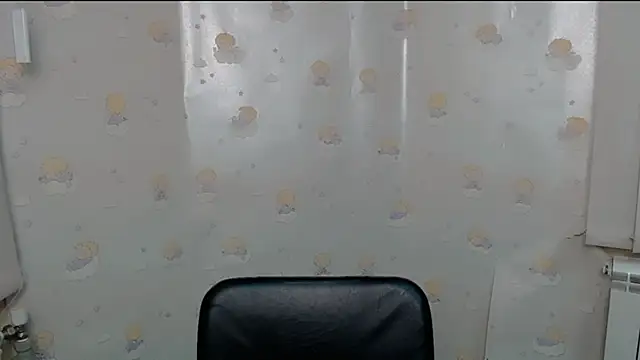 Snapshot of AliceFlirtt_ chatting on December 25, 2:13 pm AliceFlirtt online show from December 25, 2:13 pm