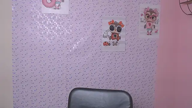 Snapshot of AliceFlirtt_ chatting on January 23, 1:13 pm AliceFlirtt online show from January 23, 1:13 pm