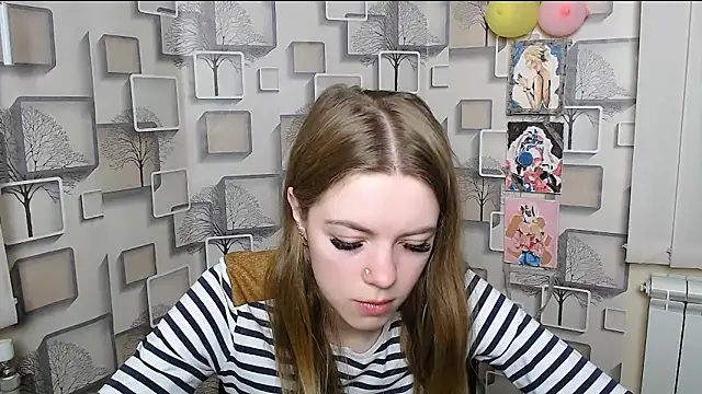 Snapshot of AliceFlirtt_ chatting on March 13, 8:37 am AliceFlirtt online show from March 13, 8:37 am