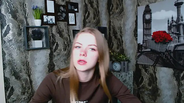 Snapshot of AliceFlirtt_ chatting on September 22, 10:06 am AliceFlirtt online show from September 22, 10:06 am