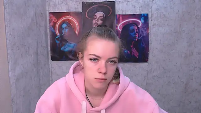 Snapshot of AliceFlirtt_ chatting on November 7, 7:52 am AliceFlirtt online show from November 7, 7:52 am