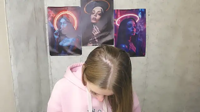 Snapshot of AliceFlirtt_ chatting on November 11, 9:09 am AliceFlirtt online show from November 11, 9:09 am