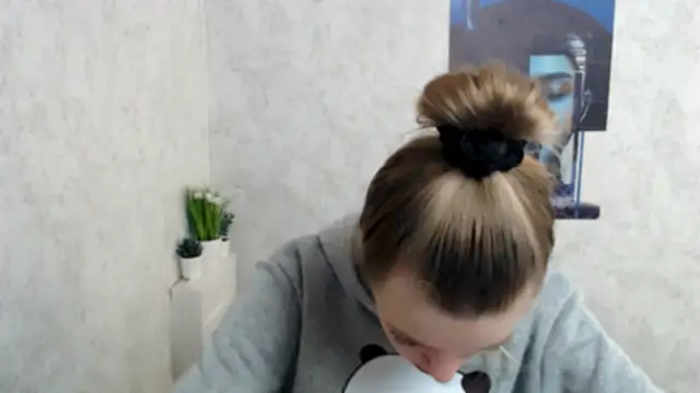 Snapshot of AliceFlirtt_ chatting on November 18, 7:46 am AliceFlirtt online show from November 18, 7:46 am