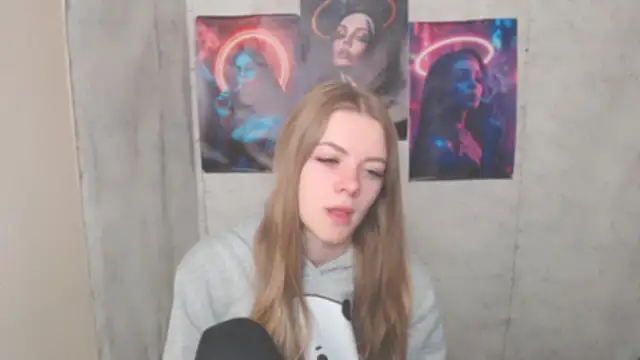 Snapshot of AliceFlirtt_ chatting on November 24, 9:20 am AliceFlirtt online show from November 24, 9:20 am