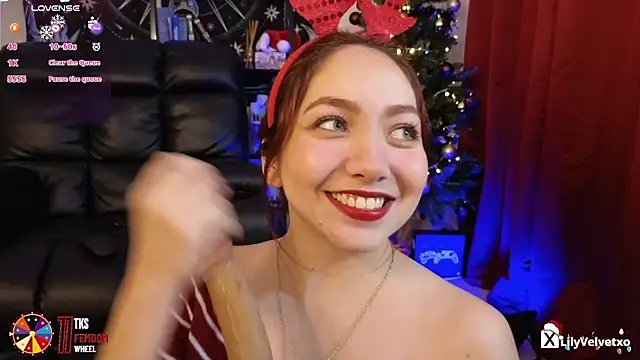 Snapshot of LilyVelvett chatting on December 5, 4:09 am LilyVelvett online show from December 5, 4:09 am