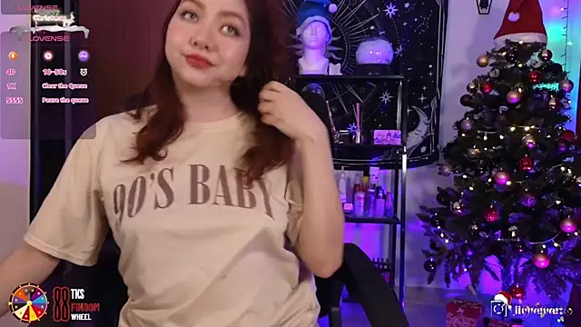 Snapshot of LilyVelvett chatting on December 11, 3:56 am LilyVelvett online show from December 11, 3:56 am