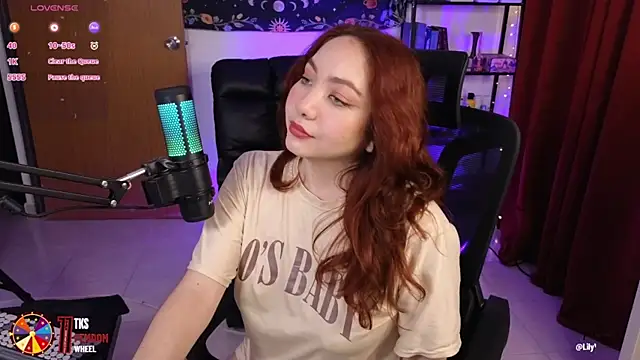 Snapshot of LilyVelvett chatting on February 4, 4:26 am LilyVelvett online show from February 4, 4:26 am