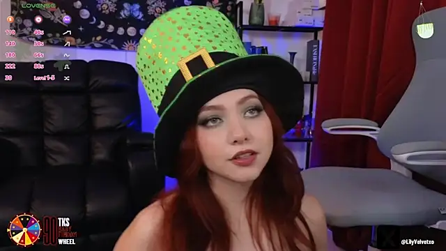 Snapshot of LilyVelvett chatting on March 18, 3:31 am LilyVelvett online show from March 18, 3:31 am