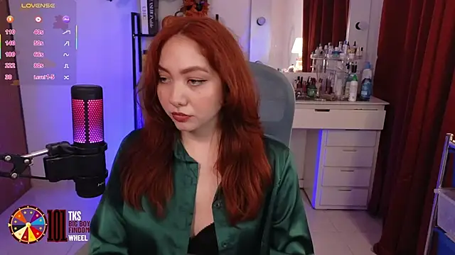 Snapshot of LilyVelvett chatting on September 11, 4:23 am LilyVelvett online show from September 11, 4:23 am