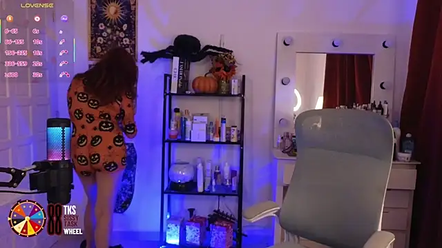 Snapshot of LilyVelvett chatting on September 19, 3:30 am LilyVelvett online show from September 19, 3:30 am