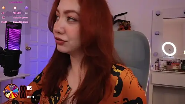 Snapshot of LilyVelvett chatting on October 2, 4:08 am LilyVelvett online show from October 2, 4:08 am