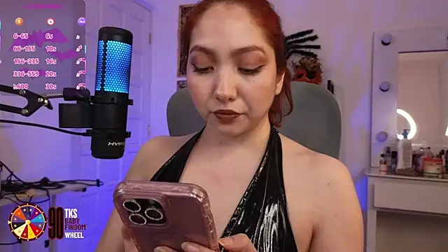 Snapshot of LilyVelvett chatting on October 7, 4:42 am LilyVelvett online show from October 7, 4:42 am