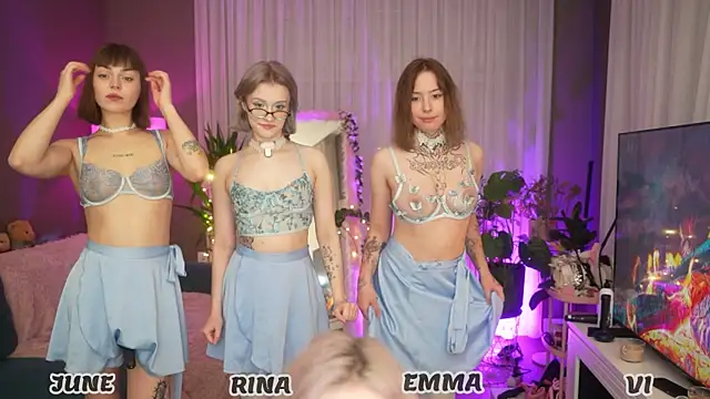 Snapshot of your_favoritegirls chatting on October 12, 1:04 am your favoritegirls online show from October 12, 1:04 am