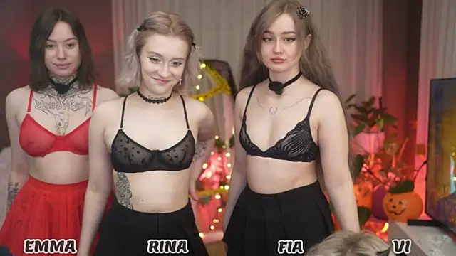 Snapshot of your_favoritegirls chatting on October 25, 3:03 am your favoritegirls online show from October 25, 3:03 am