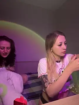 Dooubletroublee online show from February 21, 3:01 am