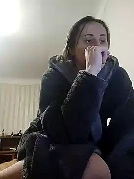 Snapshot of emeli_moon chatting on January 13, 8:15 pm emeli moon online show from January 13, 8:15 pm