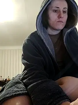 Snapshot of emeli_moon chatting on February 22, 11:24 pm emeli moon online show from February 22, 11:24 pm