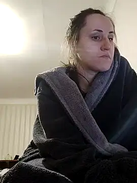 Snapshot of emeli_moon chatting on March 3, 7:17 pm emeli moon online show from March 3, 7:17 pm