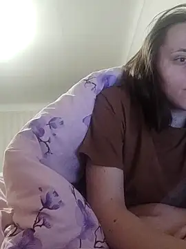 Snapshot of emeli_moon chatting on March 21, 9:23 pm emeli moon online show from March 21, 9:23 pm