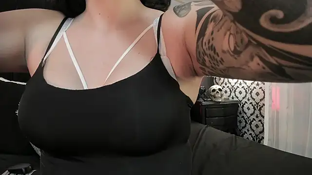 Snapshot of Adeelinee chatting on November 13, 8:30 pm Adeelinee online show from November 13, 8:30 pm