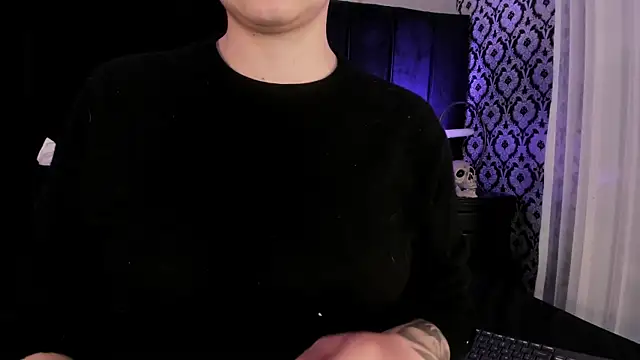 Snapshot of Adeelinee chatting on December 3, 7:56 pm Adeelinee online show from December 3, 7:56 pm