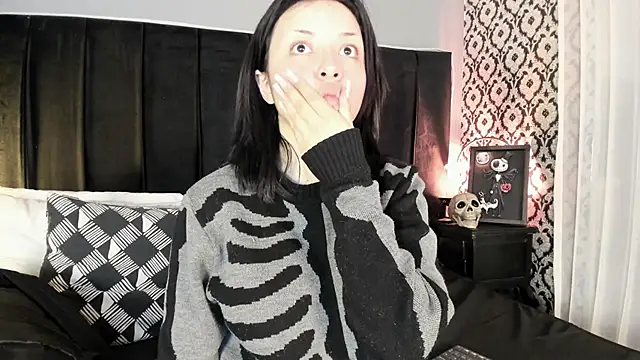 Adeelinee online show from April 17, 4:43 pm