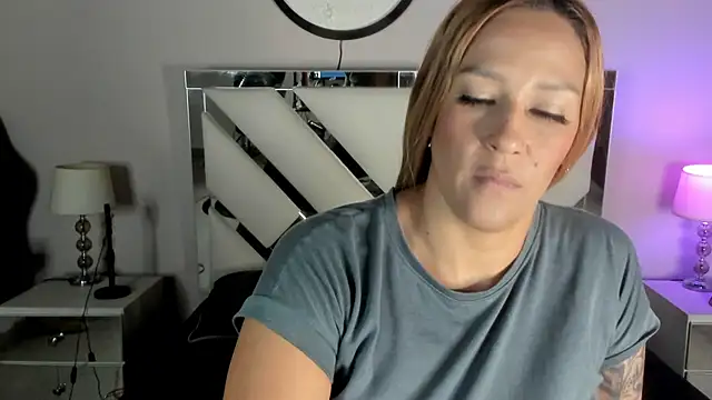 Snapshot of AnyyJones chatting on February 3, 6:49 pm AnyyJones online show from February 3, 6:49 pm