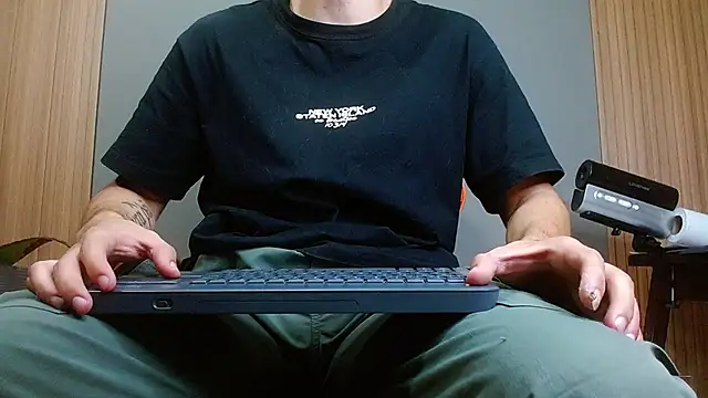 Snapshot of Mr_WhiteCock chatting on November 8, 11:47 pm Mr WhiteCock online show from November 8, 11:47 pm