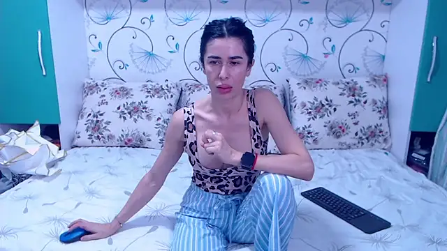 demiemorre online show from January 24, 8:02 am