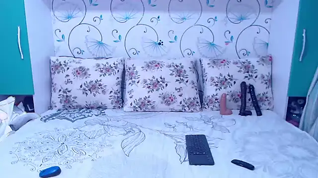 demiemorre online show from January 31, 8:22 am