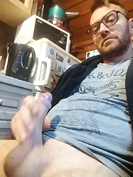 Snapshot of tomee83 chatting on October 15, 5:51 am tomee83 online show from October 15, 5:51 am