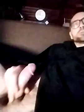 Snapshot of tomee83 chatting on October 28, 10:45 pm tomee83 online show from October 28, 10:45 pm