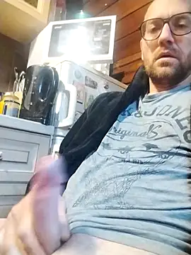 Snapshot of tomee83 chatting on November 13, 7:07 am tomee83 online show from November 13, 7:07 am