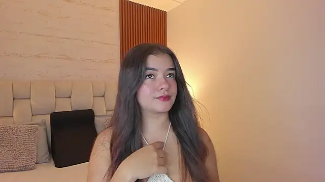 Snapshot of SophiaWylde chatting on January 29, 3:44 am SophiaWylde online show from January 29, 3:44 am