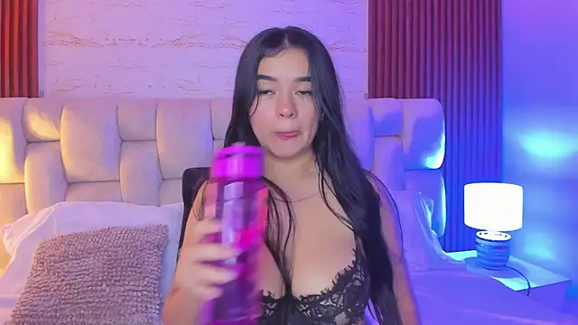 Snapshot of SophiaWylde chatting on March 19, 10:22 am SophiaWylde online show from March 19, 10:22 am