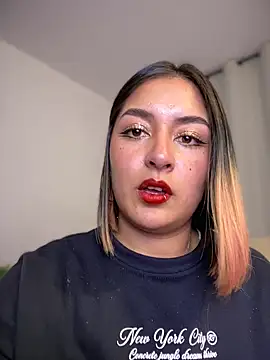 Snapshot of Rae_Lil_White chatting on February 6, 11:26 pm Rae Lil White online show from February 6, 11:26 pm