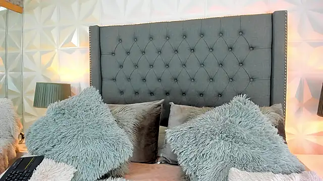 sarah salis  online show from January 13, 4:41 pm