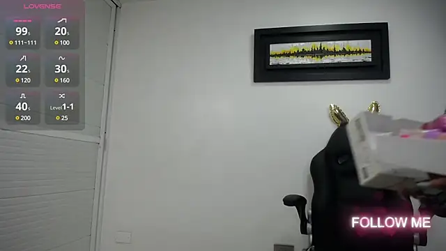 Snapshot of dayadubey_ chatting on March 4, 10:13 am dayadubey online show from March 4, 10:13 am