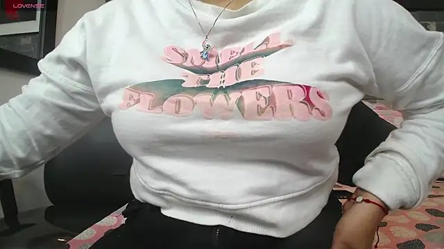 Snapshot of dayadubey_ chatting on September 26, 10:08 am dayadubey online show from September 26, 10:08 am