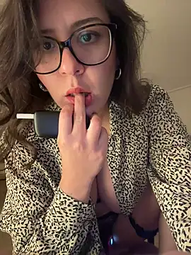 Its Jade online show from October 23, 3:00 pm