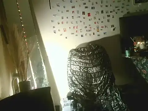 Snapshot of DaddyQuimHot chatting on February 18, 7:21 am DaddyQuimHot online show from February 18, 7:21 am